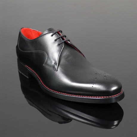 Page 'Loving Maid' - Black calf Gibson lace up shoe