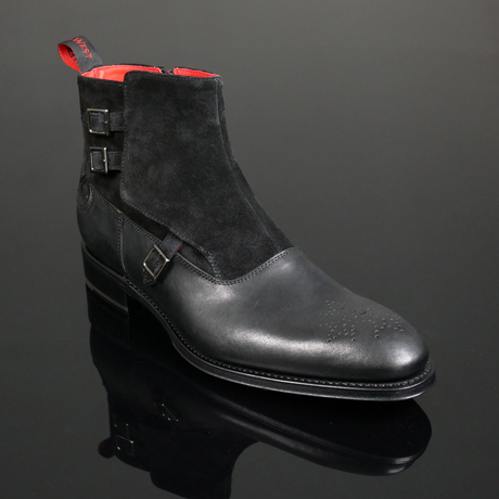Page 'Magik' - Buckle detail black zip boot