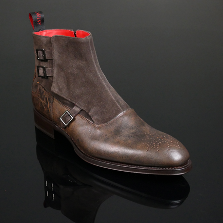 Page 'Magik' - Buckle detail brown zip boot
